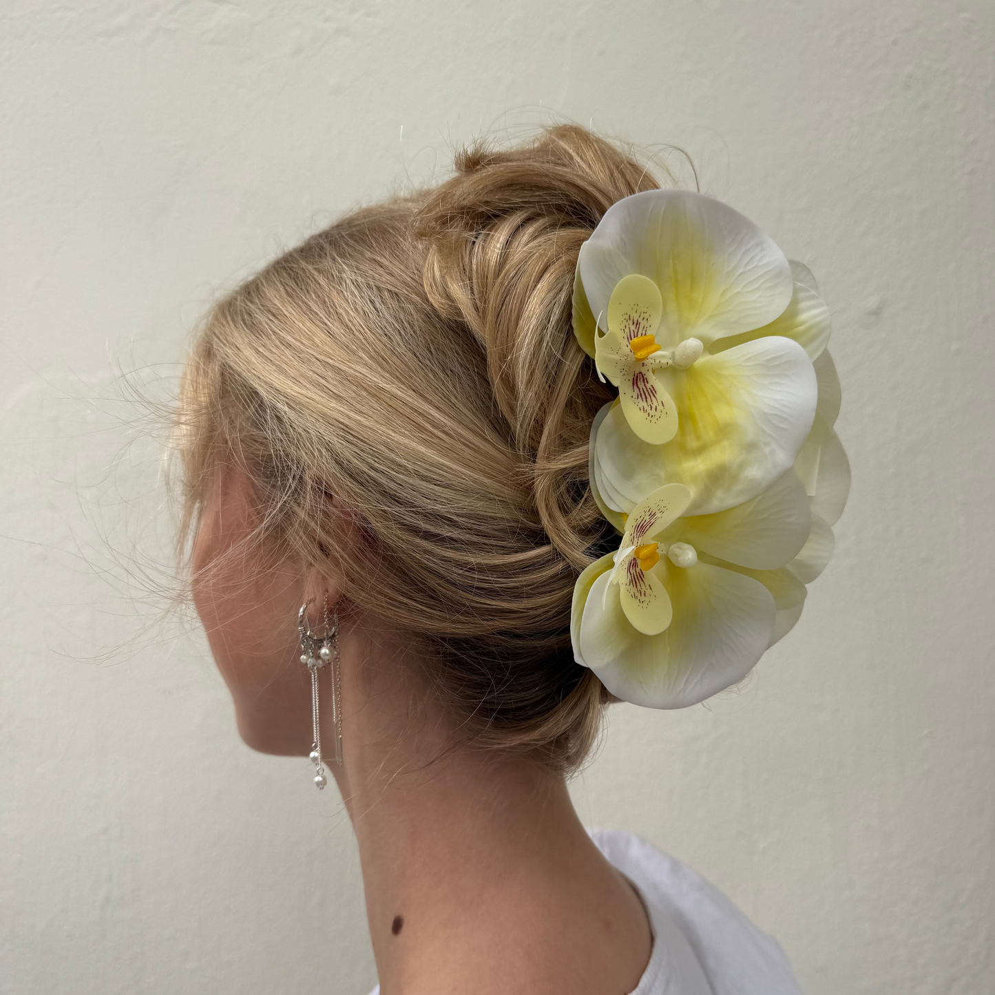 SS26 COLLECTION - Large orchid hair clip (BUTTER YELLOW)