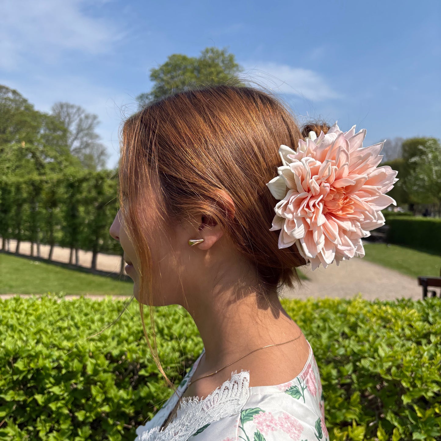SS26 Collection - XL dahlia hair clip (PEACH)