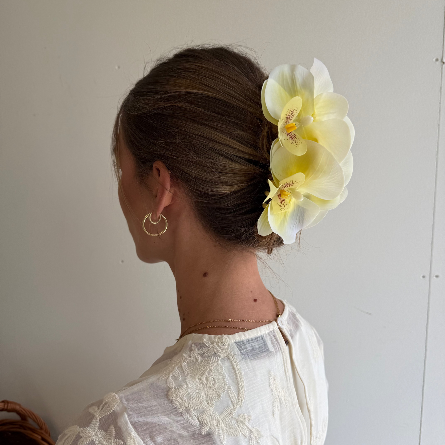 SS26 COLLECTION - Large orchid hair clip (BUTTER YELLOW)