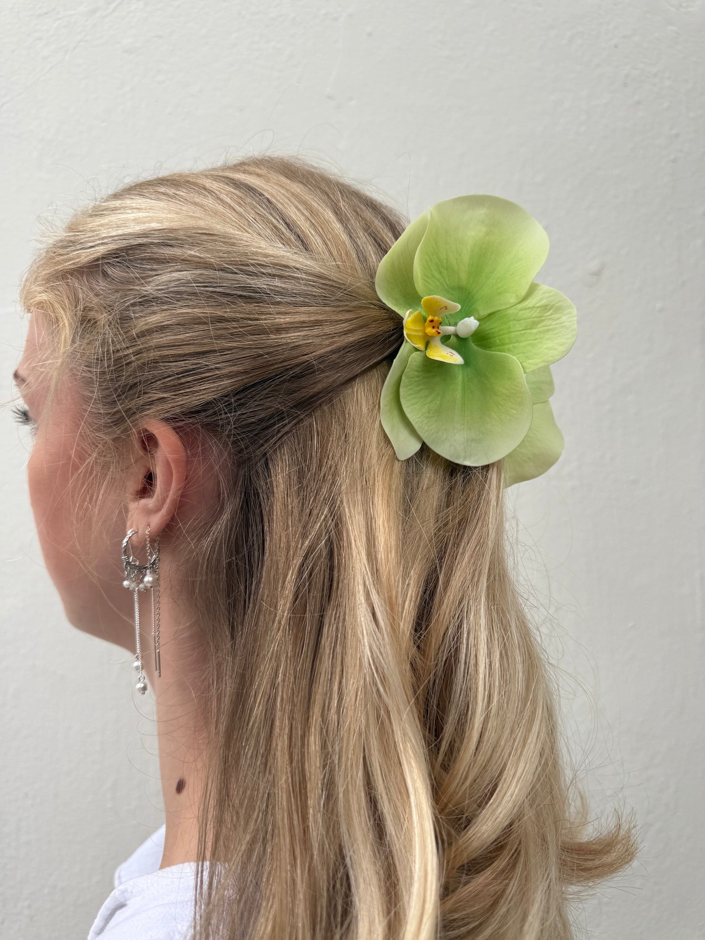 Small orchid hair clip - LIME