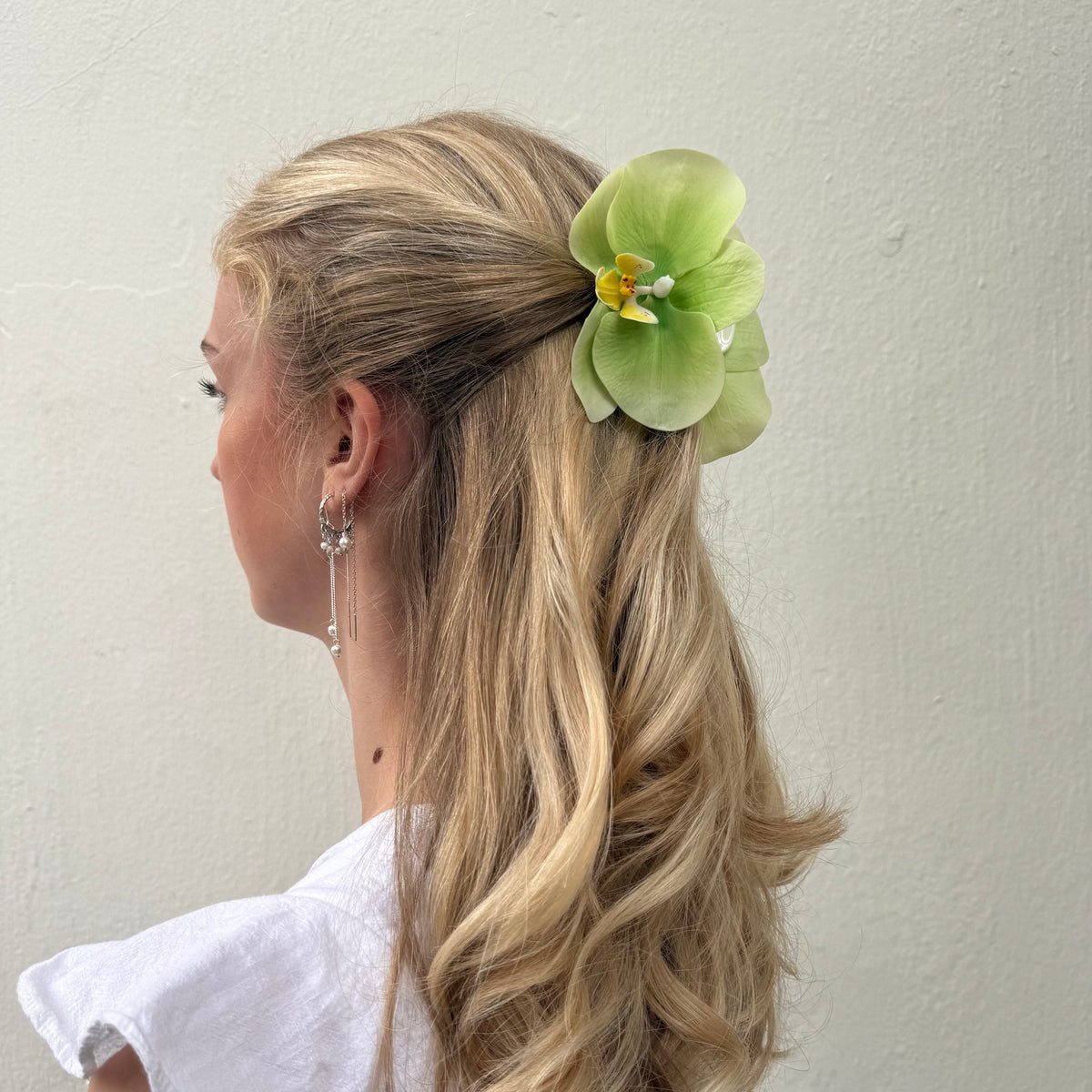 Small orchid hair clip - LIME