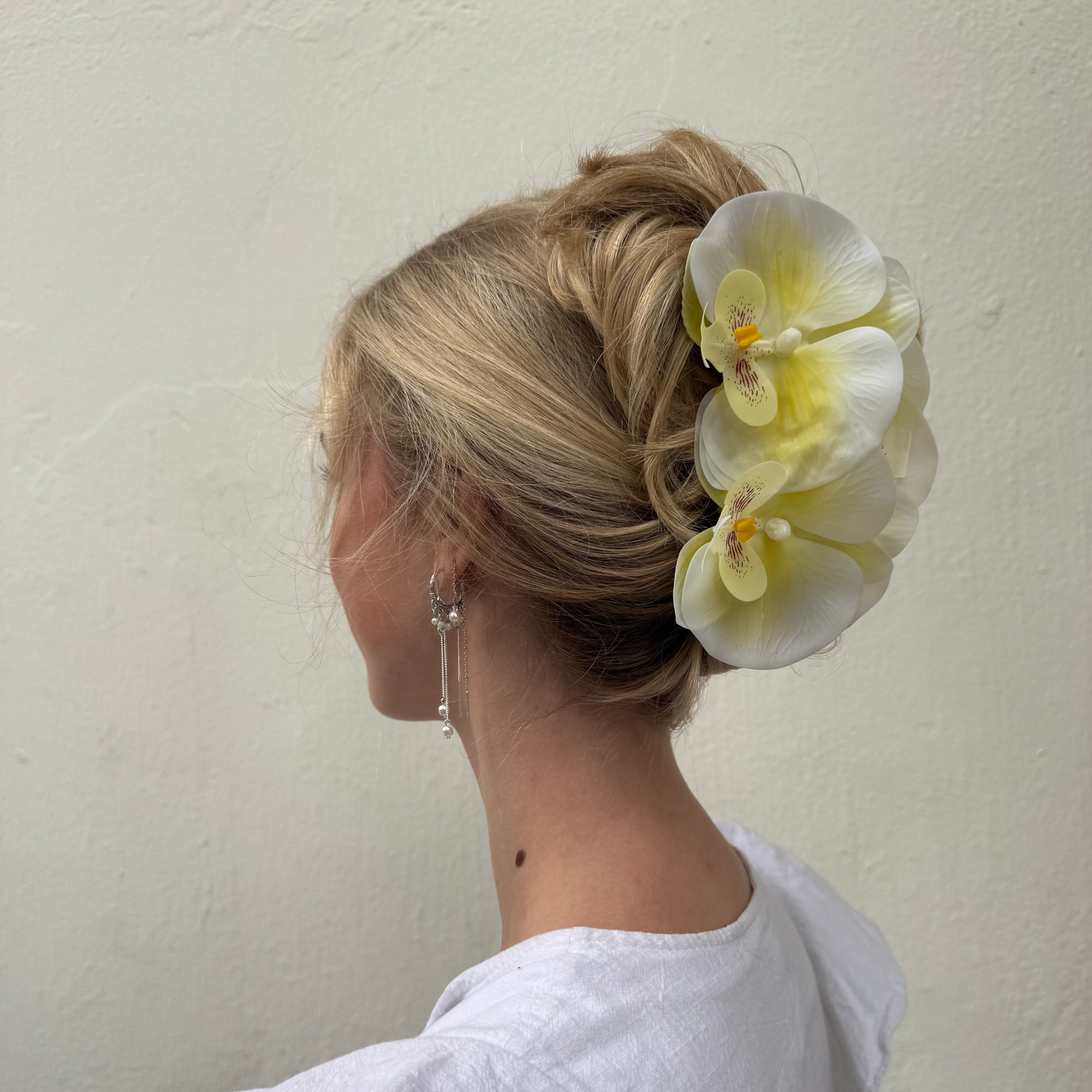 SS26 COLLECTION - Large orchid hair clip (BUTTER YELLOW)