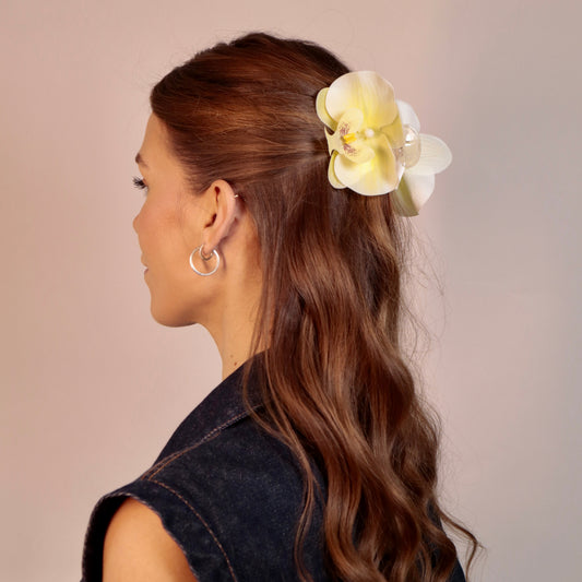 SS26 Collection - Small orchid hair clip (BUTTER YELLOW)
