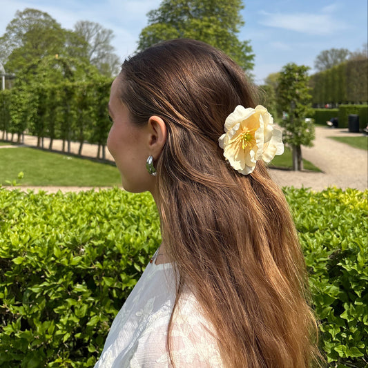 SS26 Collection - Small poppy hair clip (BUTTER YELLOW)