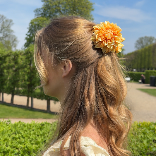 SS26 Collection - Small dahlia hair clip (BUTTER YELLOW)