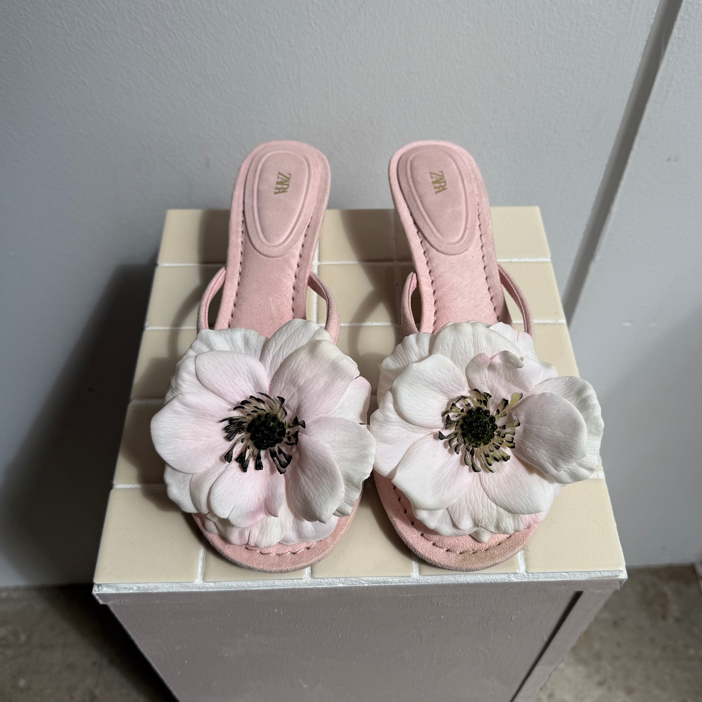 SS26 Collection - Anemone shoe clips (DUSTY ROSE)