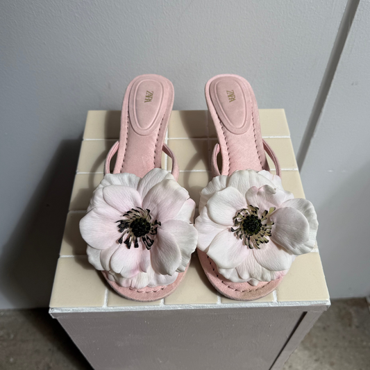 SS26 Collection - Anemone shoe clips (DUSTY ROSE)